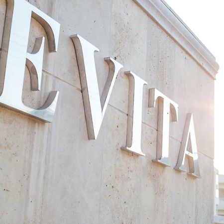 פליראקי Evita מראה חיצוני תמונה